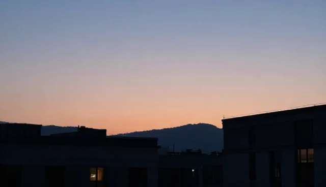 网站维护场景中网络技术的两种做法对比与实际取舍